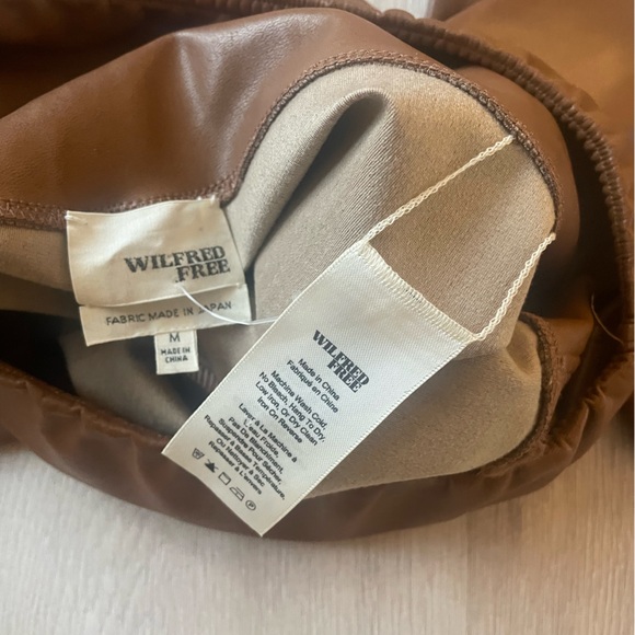Aritzia Wilfred Free, leather like Daria pant - Size medium - Picture 4 of 4